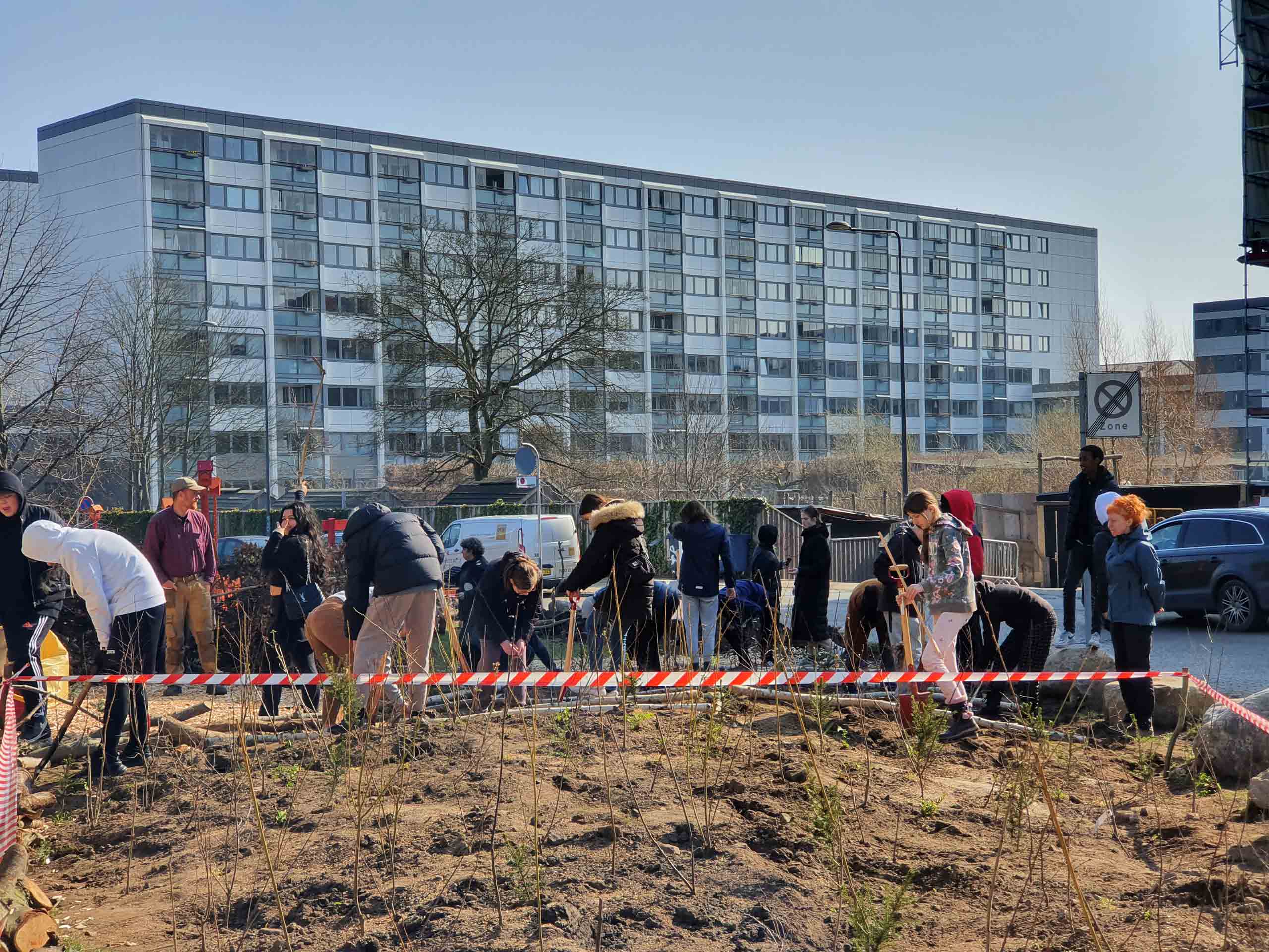 Plantering kvartersskog med skola