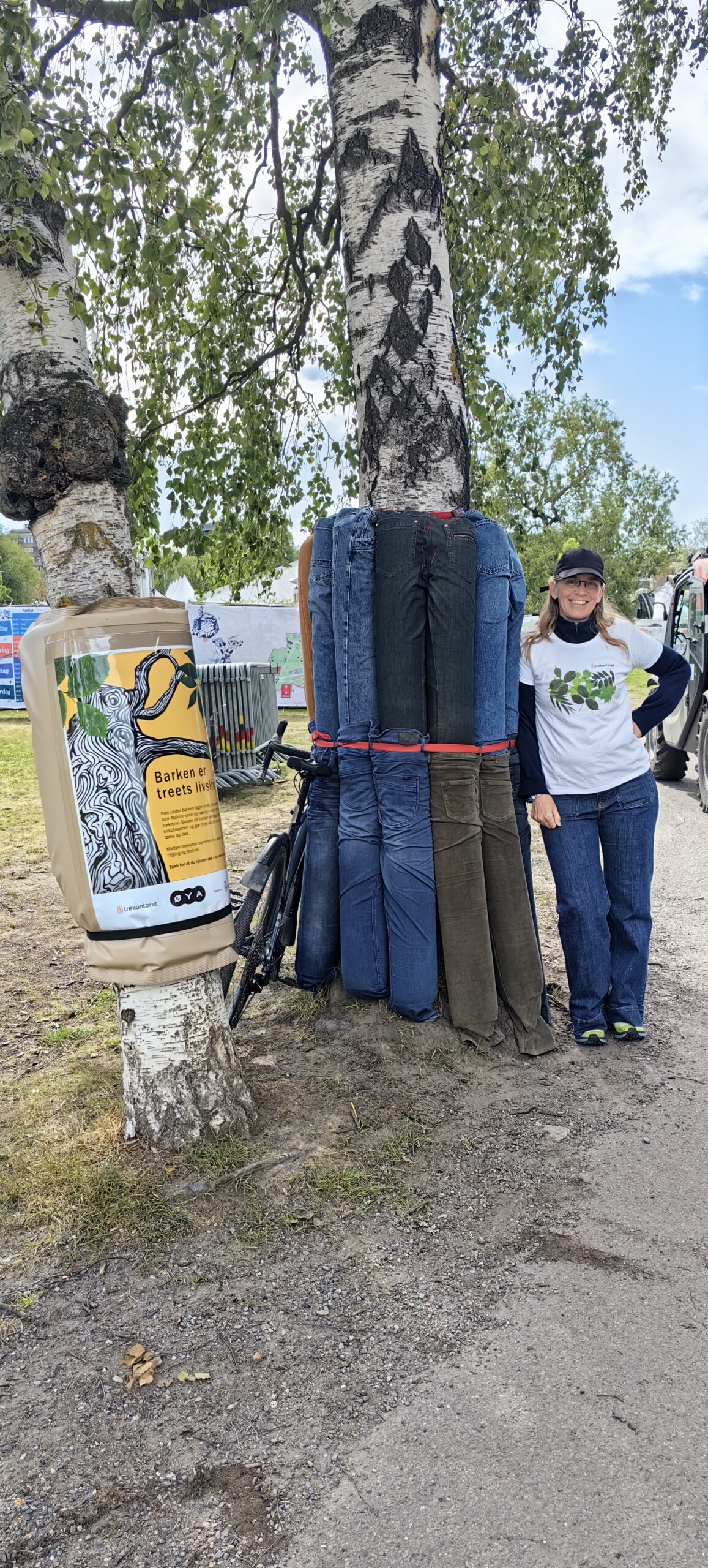 Øyafestivalen 2025 Trekontoret stammebeskytter av gjenbrukte bukser Øyafestivalen 2025 Trekontoret stammebeskytter av gjenbrukte bukser